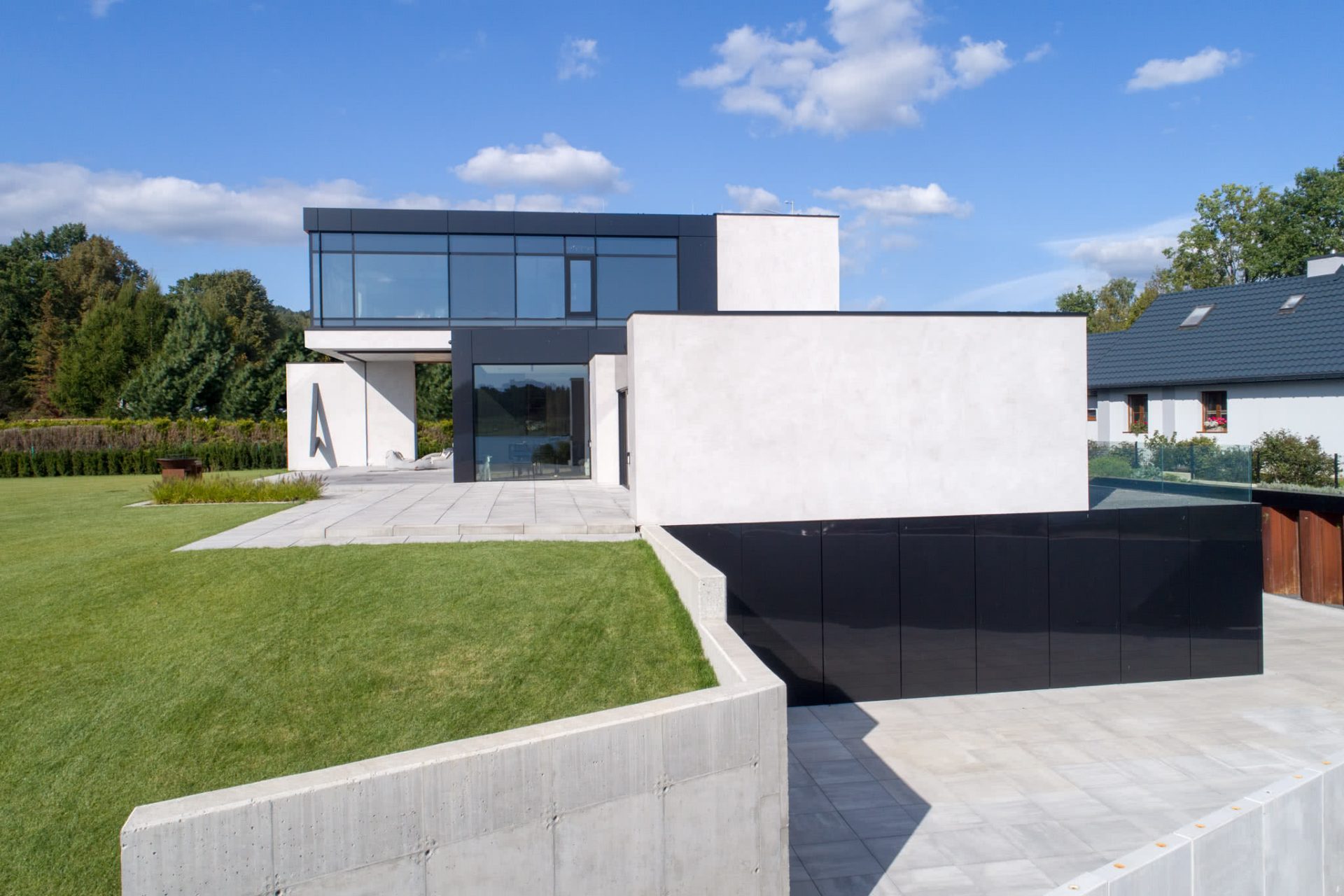 RE: LAKESIDE HOUSE projektu architekta Marcina Tomaszewskiego REFORM Architekt