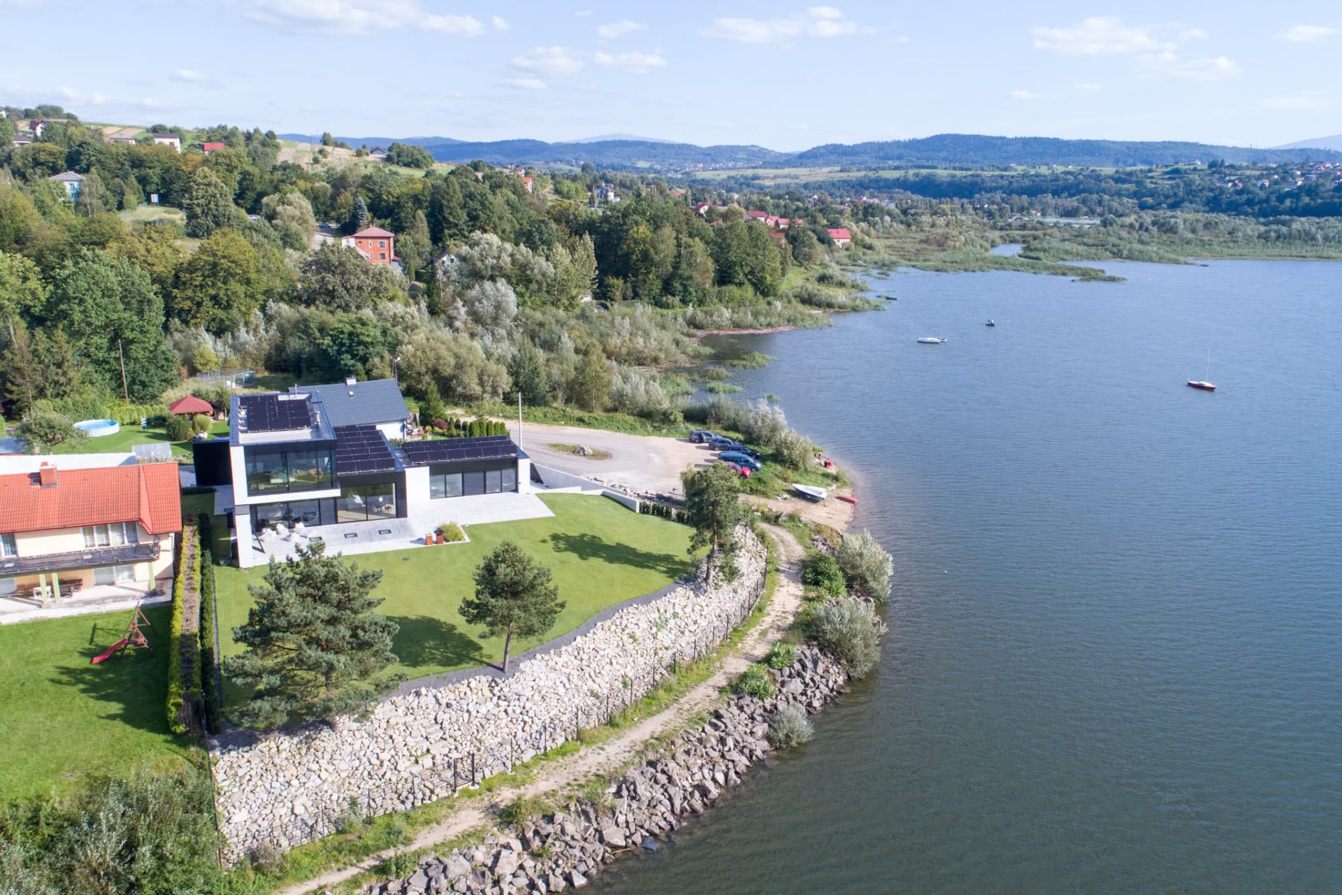 RE: LAKESIDE HOUSE projektu architekta Marcina Tomaszewskiego REFORM Architekt