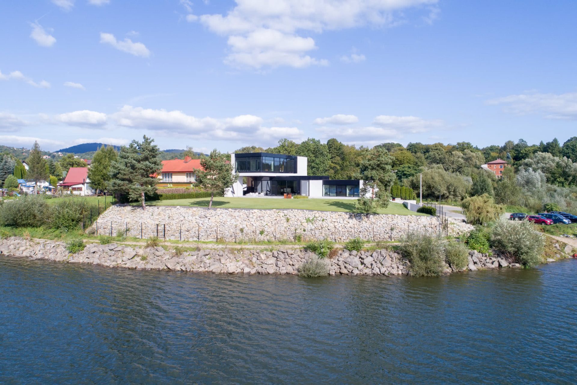 RE: LAKESIDE HOUSE projektu architekta Marcina Tomaszewskiego REFORM Architekt