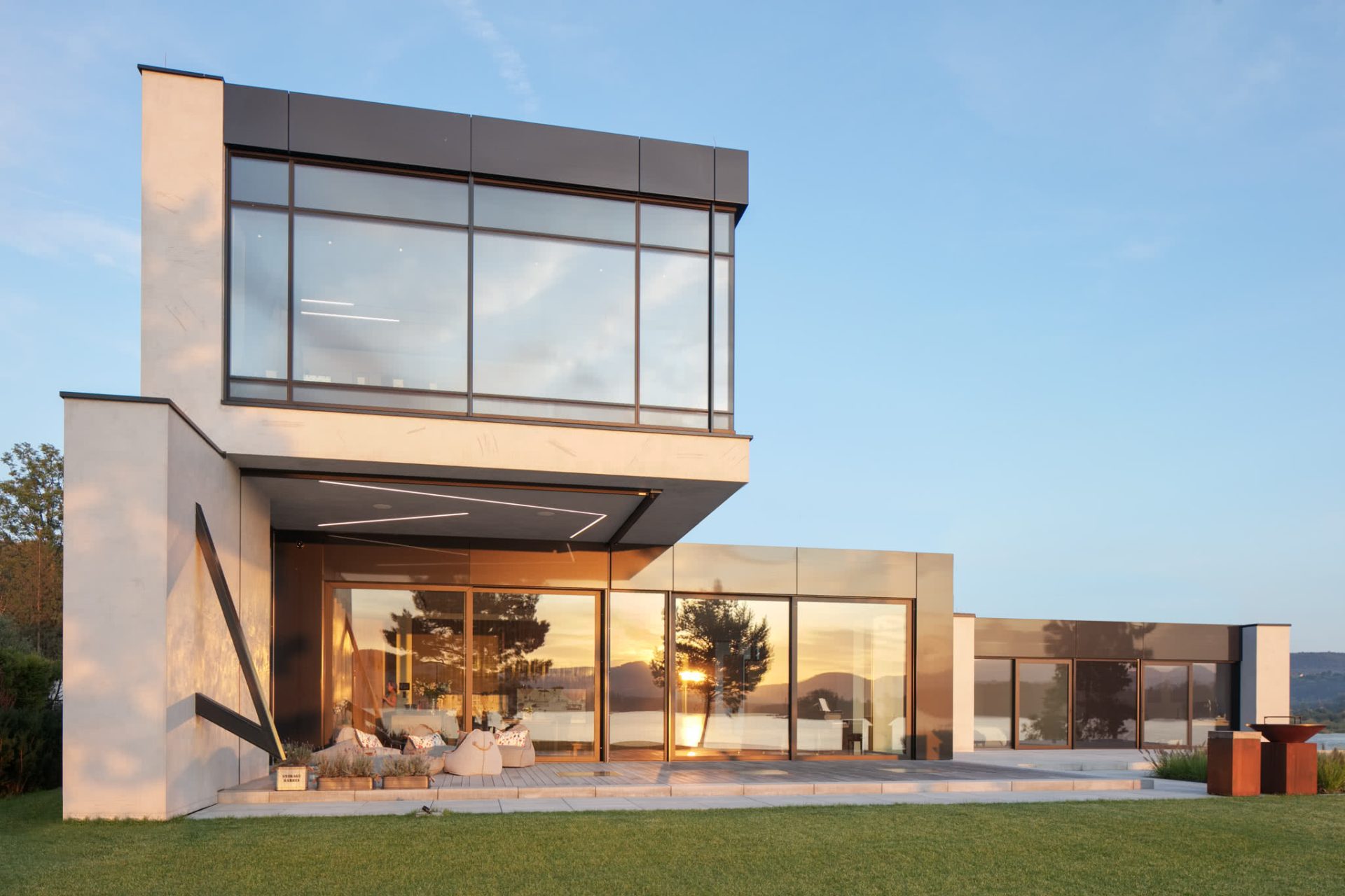 RE: LAKESIDE HOUSE projektu architekta Marcina Tomaszewskiego REFORM Architekt