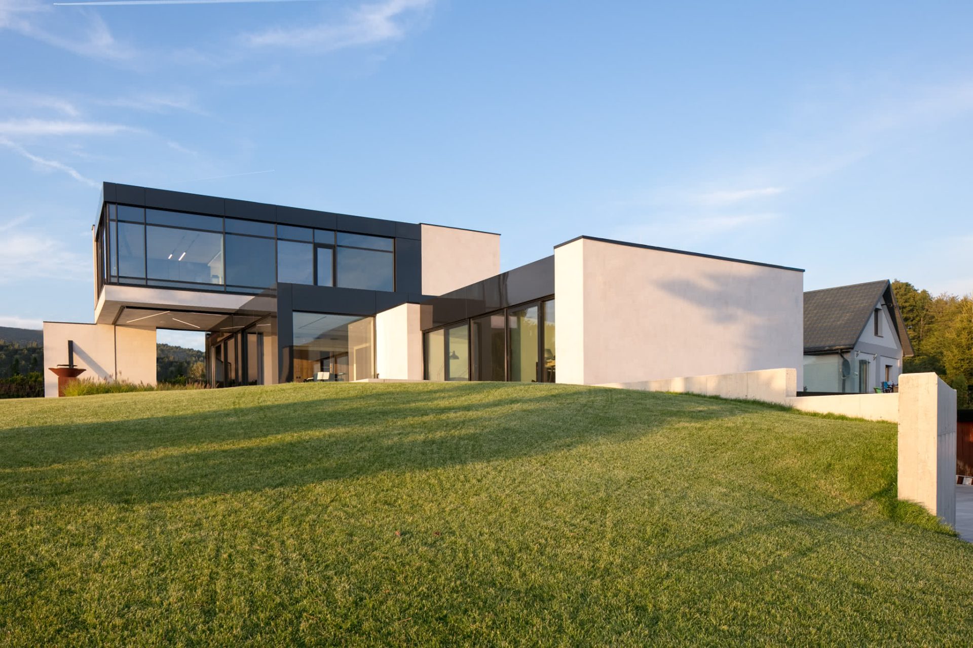 RE: LAKESIDE HOUSE projektu architekta Marcina Tomaszewskiego REFORM Architekt