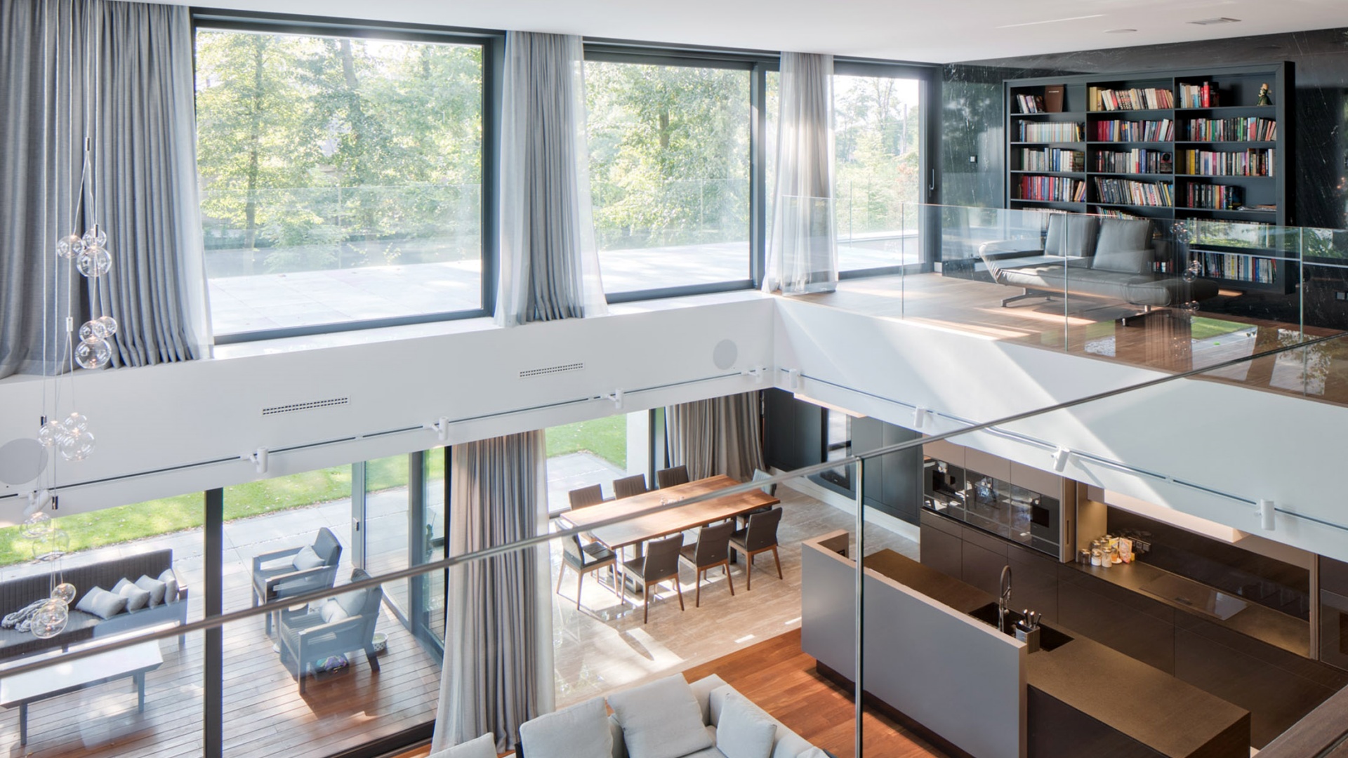 Projekt wnętrz RE: LONG HOUSE projektu architekta Marcina Tomaszewskiego REFORM Architekt
