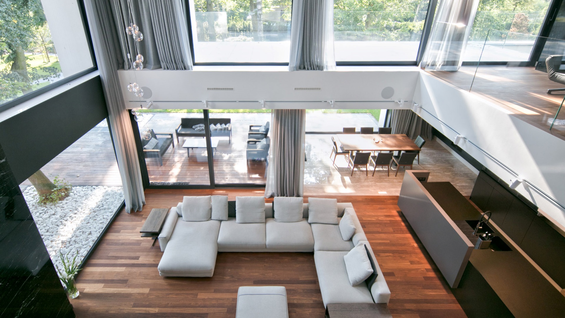Projekt wnętrz RE: LONG HOUSE projektu architekta Marcina Tomaszewskiego REFORM Architekt