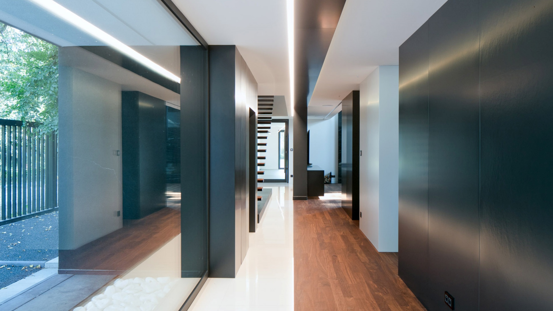 Projekt wnętrz RE: LONG HOUSE projektu architekta Marcina Tomaszewskiego REFORM Architekt